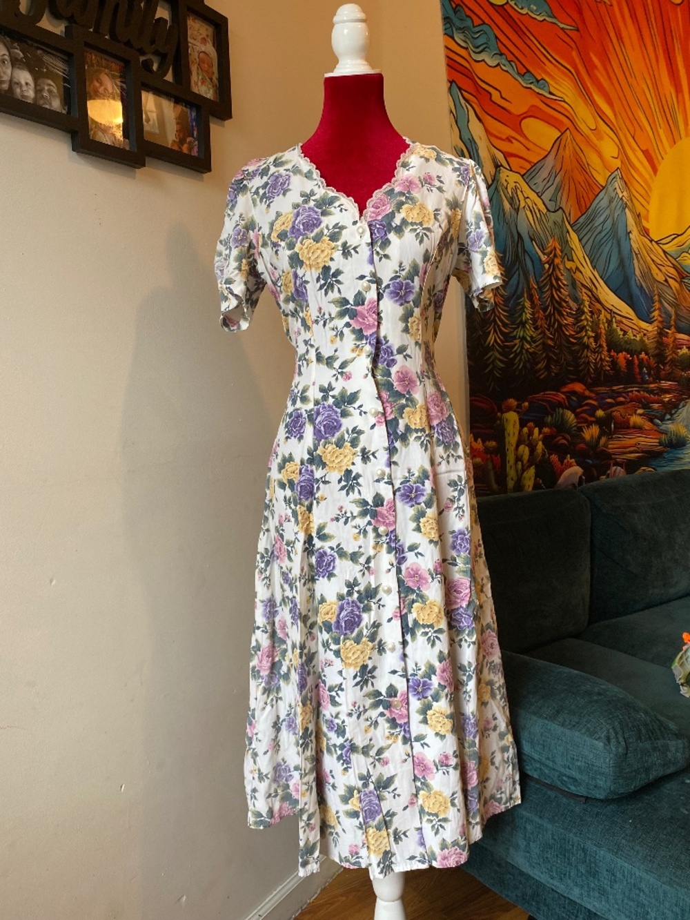 Absolutely Stunning 80’s/90’s floral midi dress